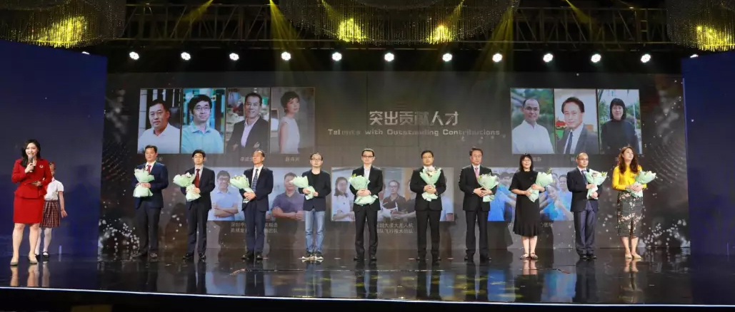 用一朵棉花改变天下，，，，，利来w66董事长李建全获龙华“突出孝顺人才”奖