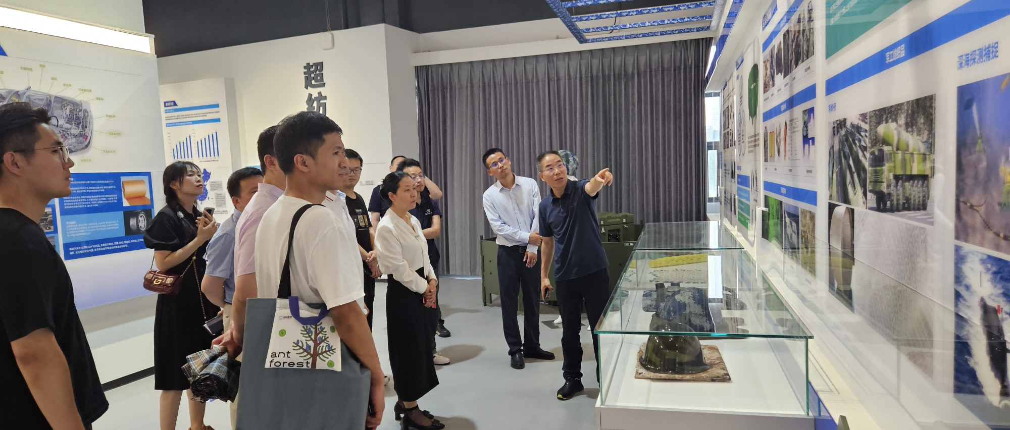 中南医院旅行利来w66立异研究院相助高校武汉纺织大学，，，共探医纺连系立异之路